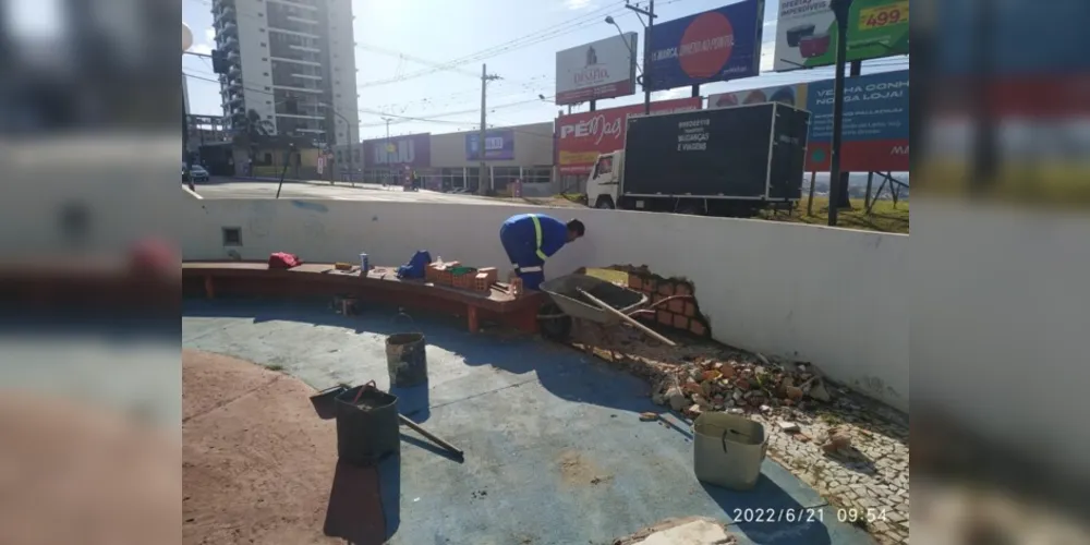 O espaço, localizado na Rua Silva Jardim, recebe reparos no jardim e na pintura, além de instalar novos equipamentos, como ventiladores e bebedouros para os usuários do ginásio.