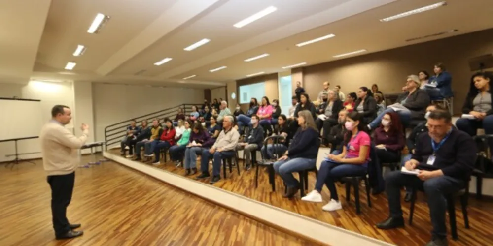 A reunião foi realizada pela Controladoria Geral do Município, em parceria com a Secretaria Municipal de Administração e Recursos Humanos, através do Departamento de Informática, no auditório do Conservatório Maestro Paulino.