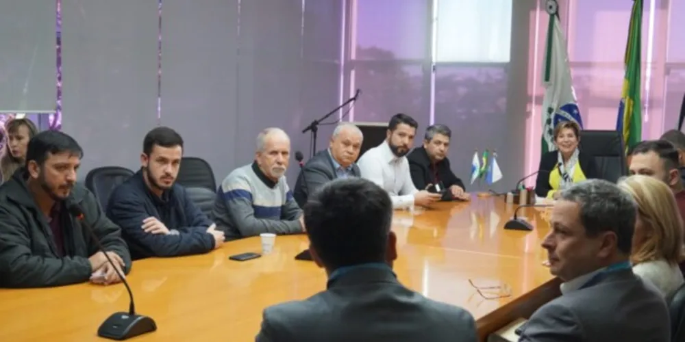 Encontro realizado na manhã desta quarta-feira (25) debateu a PPP da iluminação pública.