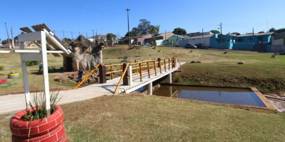 Trabalho de recuperação de áreas degradadas e revitalização de espaços públicos é desenvolvido em diferentes pontos
