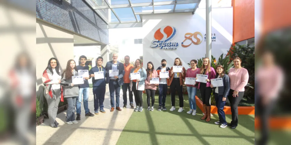 Na instituição, três estudantes receberam a medalha de ouro, dois de prata e dois de bronze, além de outros seis que foram condecorados com menção honrosa. A entrega das premiações ocorreu no fim do último mês.