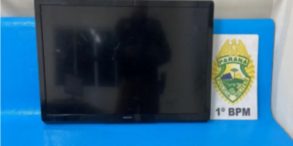 Tv de 32 polegadas, sem procedência, foi encontrada junto com homem