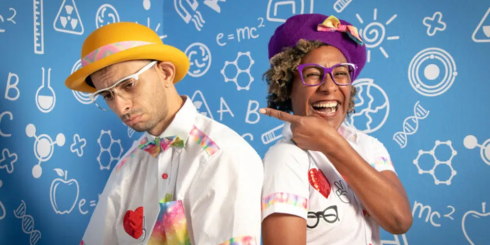 O projeto “Teatro Itinerante -- Diversão e Cultura em Cena” em parceria com a Crown -- uma das mais importantes fabricantes de latas de alumínio para cerveja, refrigerantes, sucos e chás, do Brasil -- é idealizado e realizado por Cepar Cultural e pretende levar arte, cultura e entretenimento para jovens de todo o país.