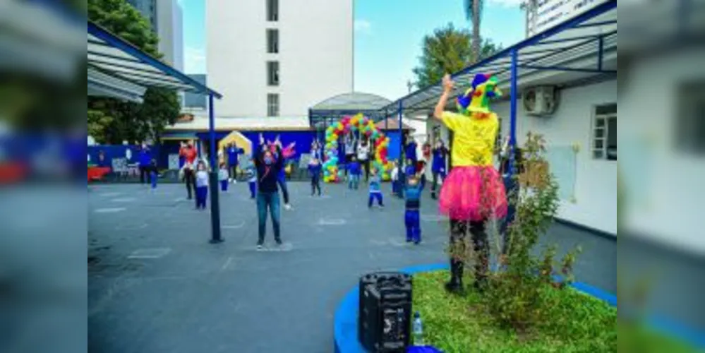 O Sesc promove diversas atividades recreativas e educacionais para que as crianças de quatro a 12 anos.