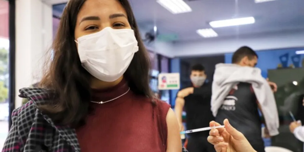 Fundação de Saúde inicia aplicação da dose de reforço em adolescentes