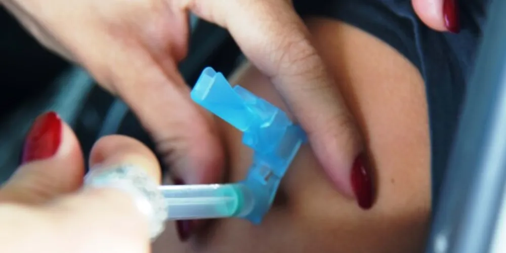 Mais de meio milhão de vacinas contra a gripe já foram aplicadas no Paraná