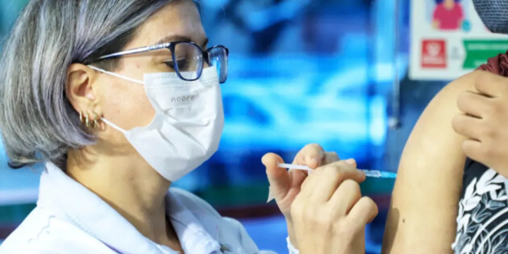 Covid: A cada 10 mortos, 6 não tomaram 3ª dose da vacina