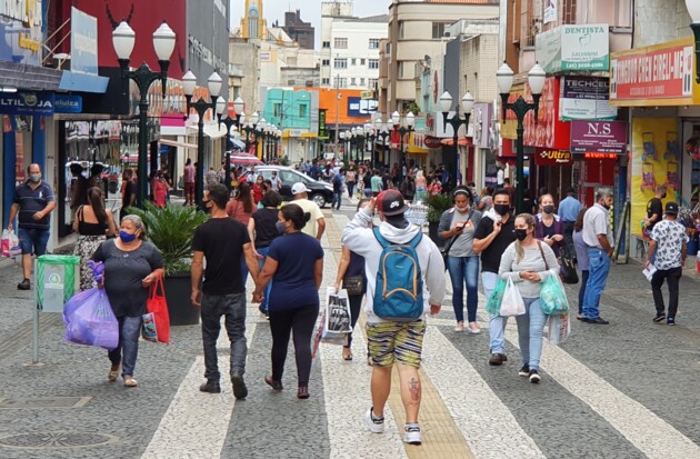 Ruas da cidade devem ter movimento acima do normal neste sábado