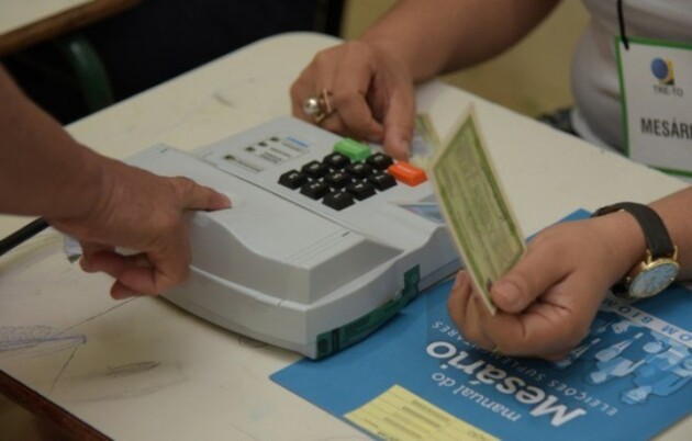 Lei estadual isenta a taxa de inscrição em concursos públicos do Paraná.