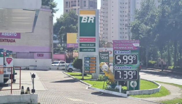 Gasolina passa por nova alta após anúncio da Petrobras