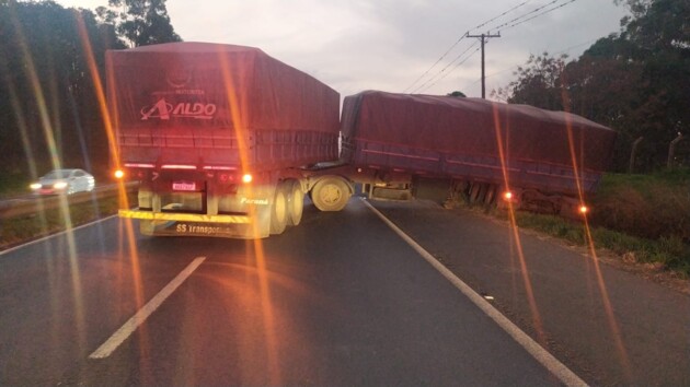 Lentidão no trânsito inicia na entrada de Ponta Grossa, próximo ao viaduto Vendrami