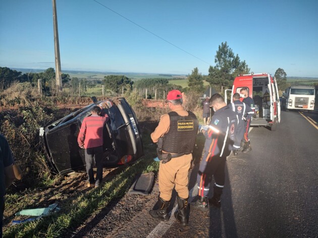 Equipes do Samu e do Corpo de Bombeiros foram acionadas, mas a vítima encontrava-se em óbito presa dentro das ferragens