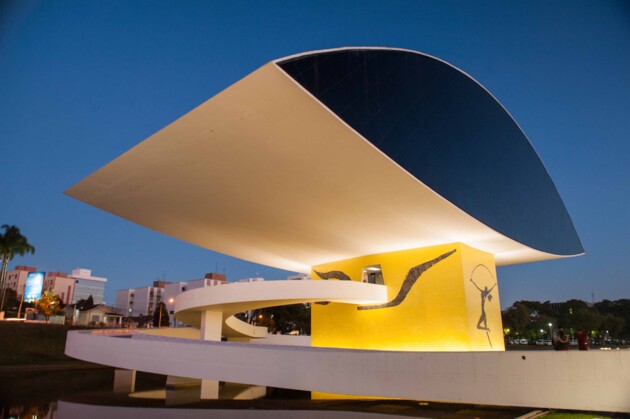 Museu Oscar Niemeyer promove exposição inédita da coleção Poty Lazzarotto