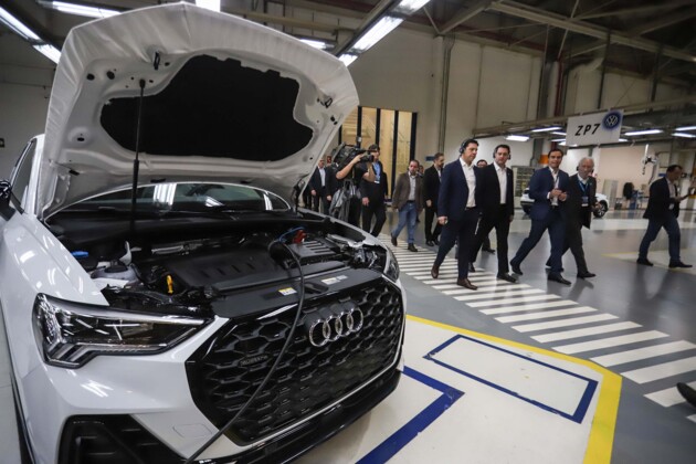 Os novos Audi Q3 e o Audi Q3 Sportback são equipados com motor 2.0l turbo, com tração Quattro e cambio tiptronic de 8 velocidades