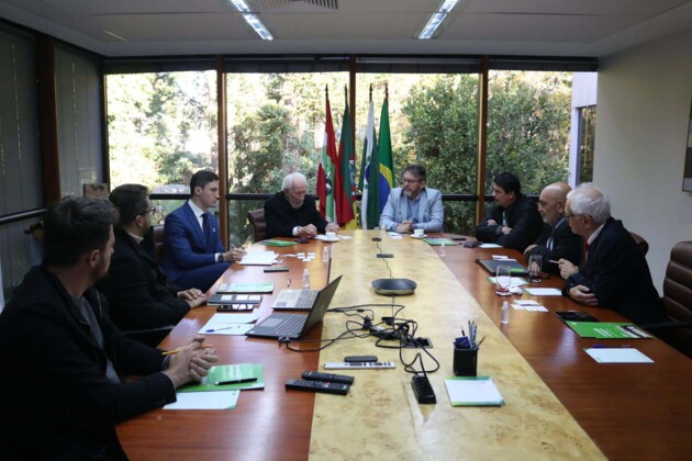 Comitiva do Consulado do Uruguai foi recebida no Banco Regional de Desenvolvimento do Extremo Sul