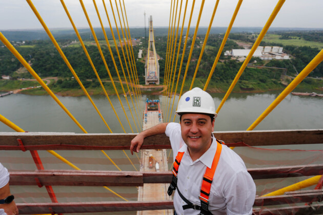 Governador Carlos Massa Ratinho Junior vistoria obra da Ponte da Integração Brasil-Paraguai.