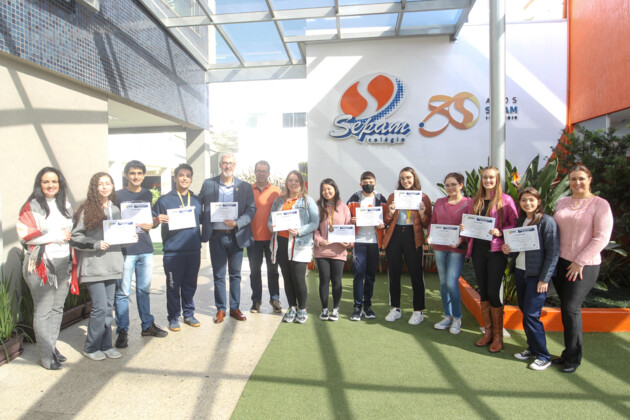 Na instituição, três estudantes receberam a medalha de ouro, dois de prata e dois de bronze, além de outros seis que foram condecorados com menção honrosa. A entrega das premiações ocorreu no fim do último mês.