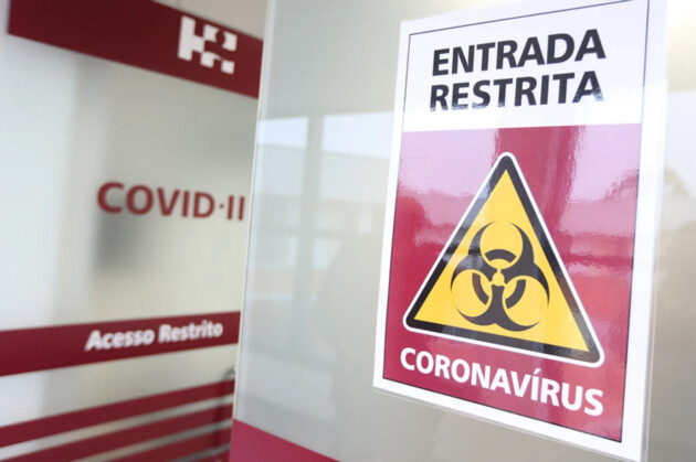 Os dados do monitoramento da Covid-19 mostram que o Paraná soma 2.604.971 casos confirmados e 43.467 mortos pela doença.