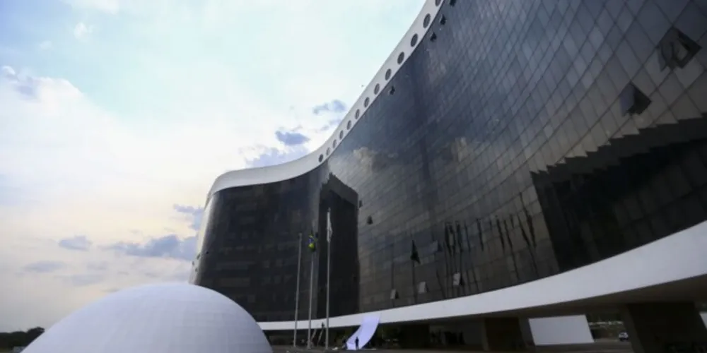 Antes de Eurípedes Jr., ocupava a presidência da sigla Marcus Holanda, líder de uma ala que acusa o fundador da legenda de desvios milionários