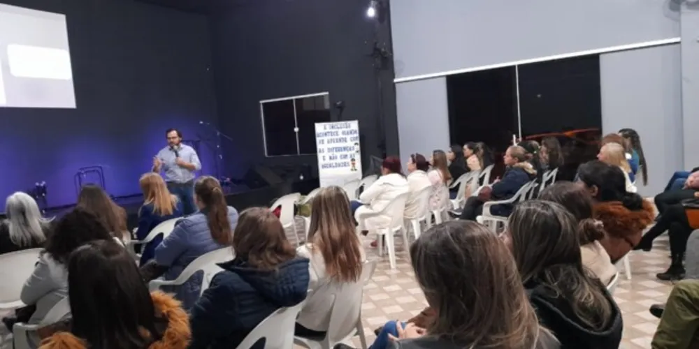 Secretária destacou importância do tema e ressaltou ampla participação mesmo com tempo desfavorável