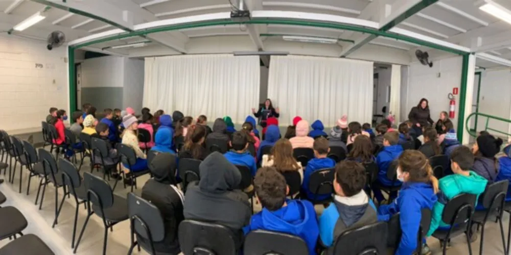 Alunos comentaram satisfação em poder conversar com autora de livro que eles trabalharam anteriormente