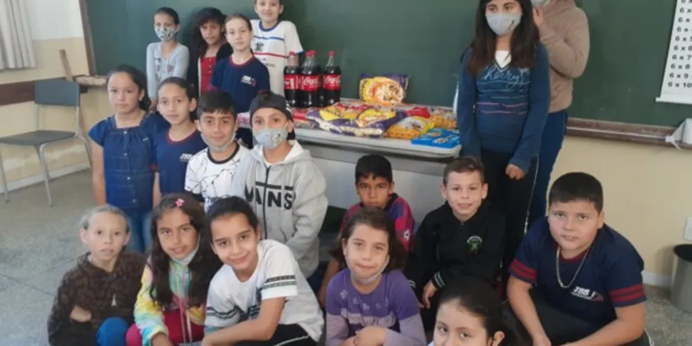 Arrecadações e interações com outras turmas ocorreram durante a dinâmica