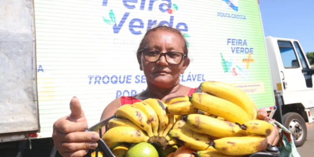 Iniciativa troca materiais recicláveis por alimentos, vale-transporte, recarga de gás de cozinha para famílias em vulnerabilidade social