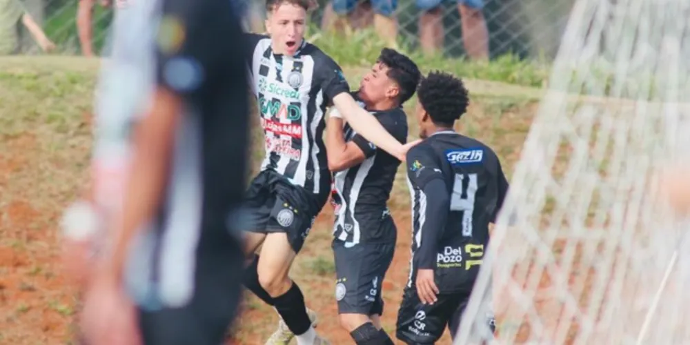 Fantasma e Tubarão duelaram no CT da UEPG, em Ponta Grossa, na tarde deste sábado (23)