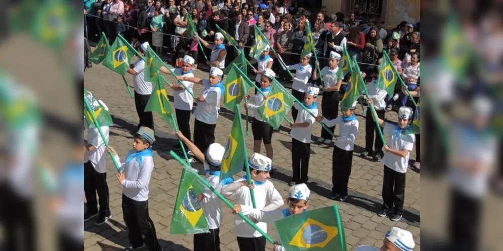 O Desfile Cívico, bem como o acendimento da Pira da Pátria e o Hasteamento das Bandeiras, estão marcados para o dia 7 de setembro