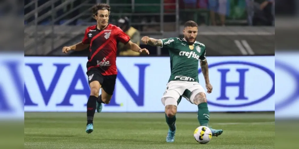 Ponta-grossense Zé Rafael (foto) deve estar em campo pelo Verdão