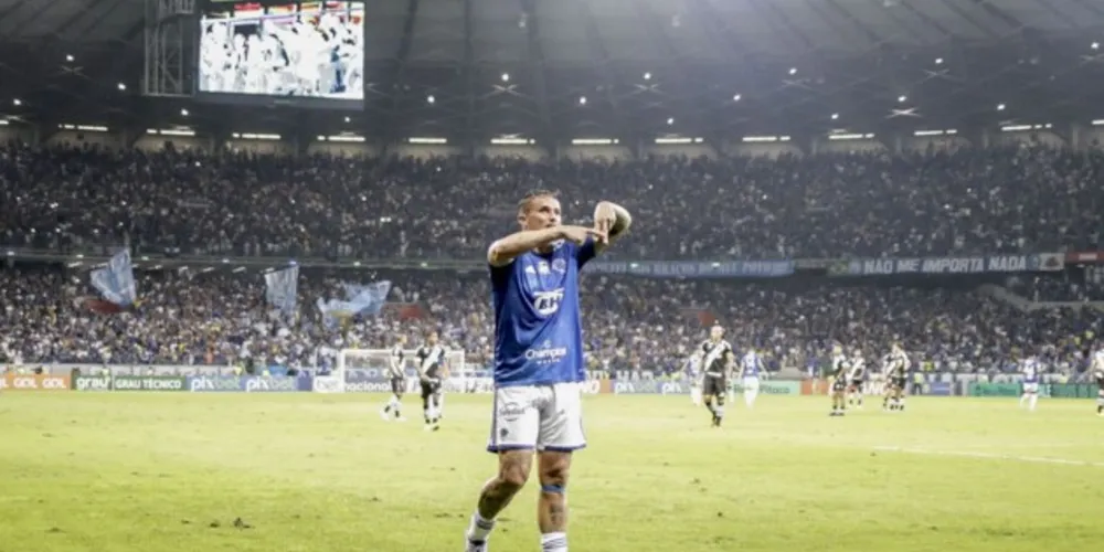 Artilheiro Edu (foto) é um dos destaques da equipe comandada por Paulo Pezzolano