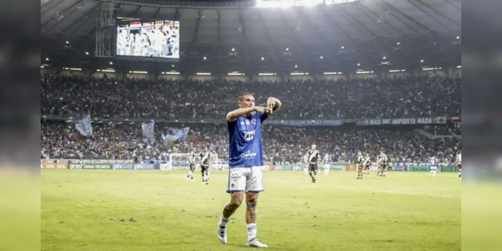 Artilheiro Edu (foto) é um dos destaques da equipe comandada por Paulo Pezzolano