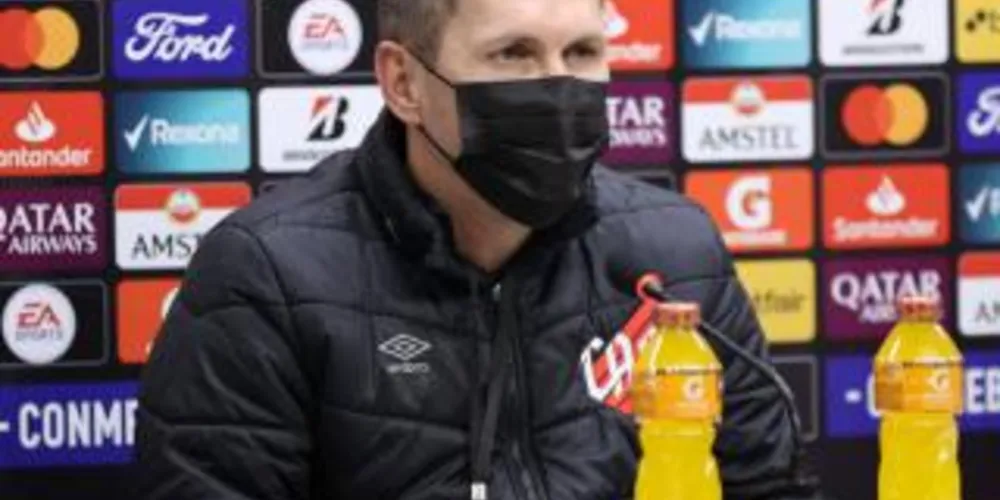 Ex-técnico do Operário, Paulo Turra comandou o Athletico após expulsão de Felipão