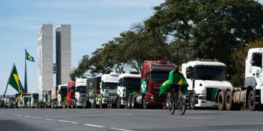 Mais de dez caminhões tentaram driblar as proibições em Brasília
