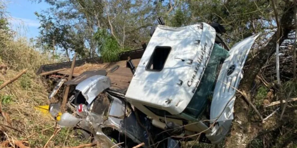 De acordo com a PRE, por volta das 15h, a pista pode ficar parcialmente interditada para a remoção dos veículos