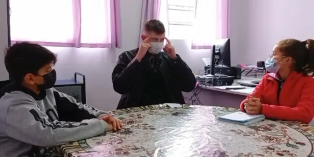 Psicólogo da Secretaria de Educação conversou com os estudantes acerca do tema