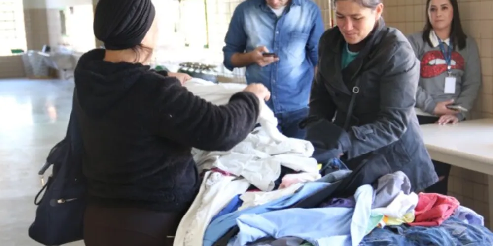 Na sexta-feira (23), populares receberam serviços do Poder Executivo de Ponta Grossa