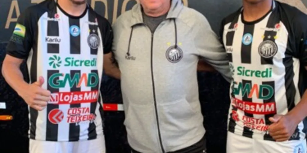 O diretor Paulo Balansin com  dois atletas do Sub-19 que honram a camisa do Fantasma