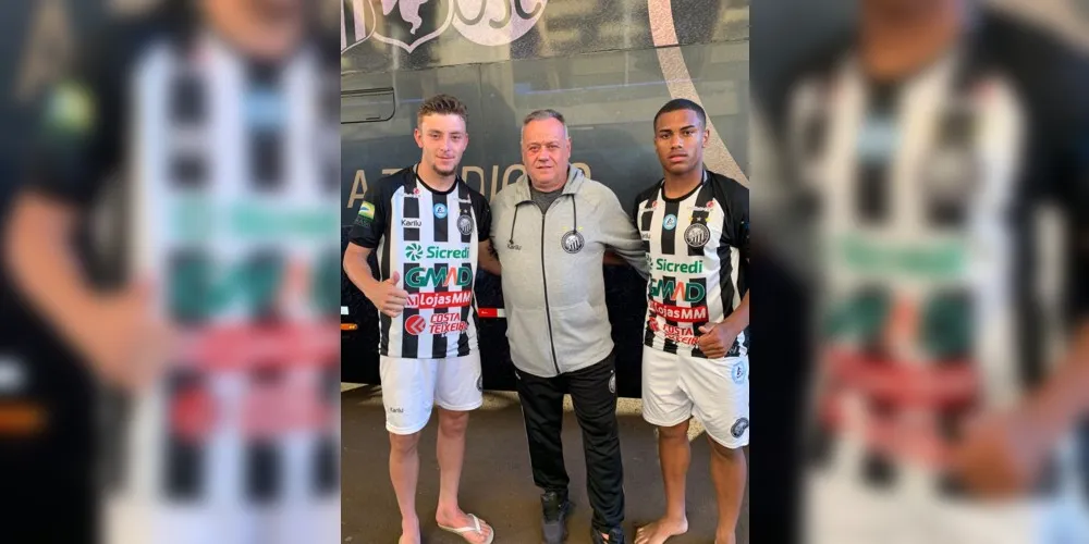 O diretor Paulo Balansin com  dois atletas do Sub-19 que honram a camisa do Fantasma