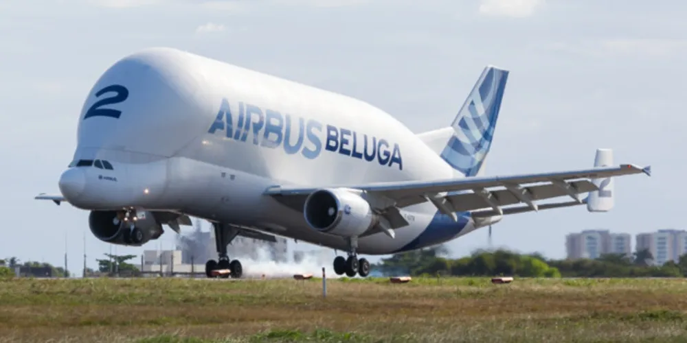 O BelugaST 'Super-Transporter' pousou pela primeira vez em Fortaleza, no Brasil, como parte de uma missão para transportar um helicóptero ACH160 a um operador brasileiro.