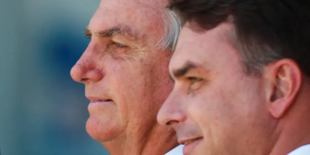 Jair Bolsonaro e seu filho, o senador Flávio Bolsonaro