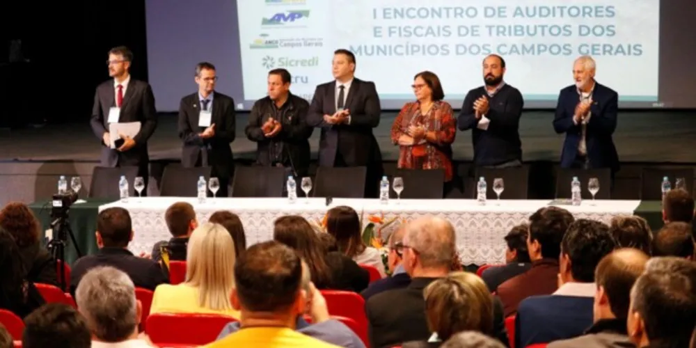 O 1º Encontro de Auditores e Fiscais de Tributos contou com a presença de prefeitos e lideranças.