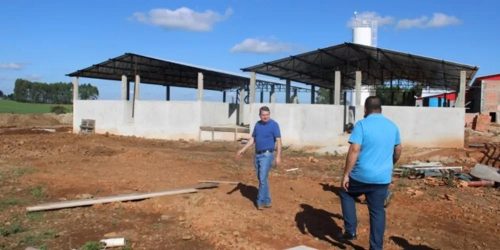 A estrutura, que recebeu um investimento de aproximadamente R$ 15 milhões, está situada no bairro Lageado de Assis, zona rural do município.