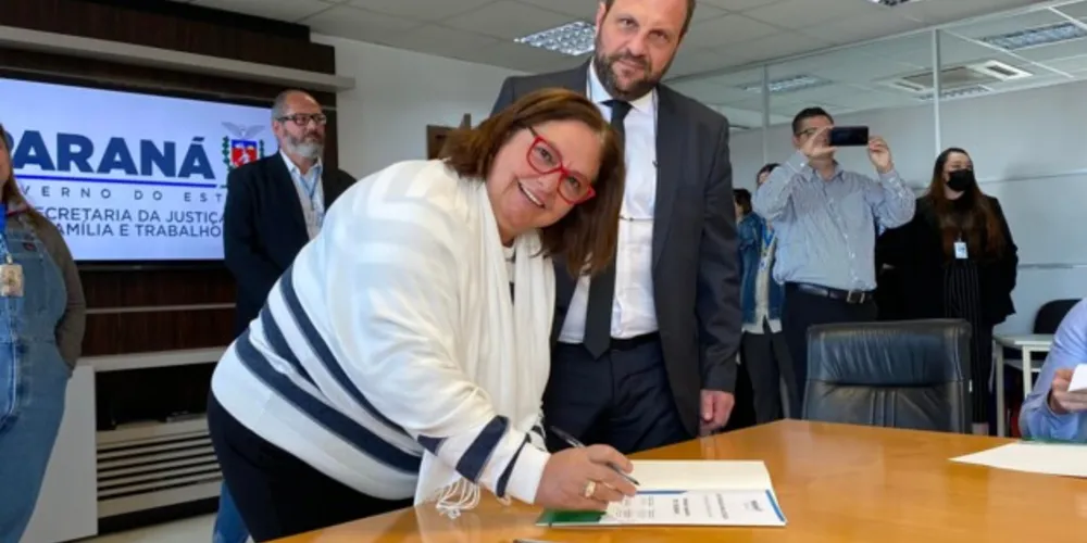 Prefeita de Jaguariaíva, Alcione Lemos, esteve presente na solenidade realizada em Curitba