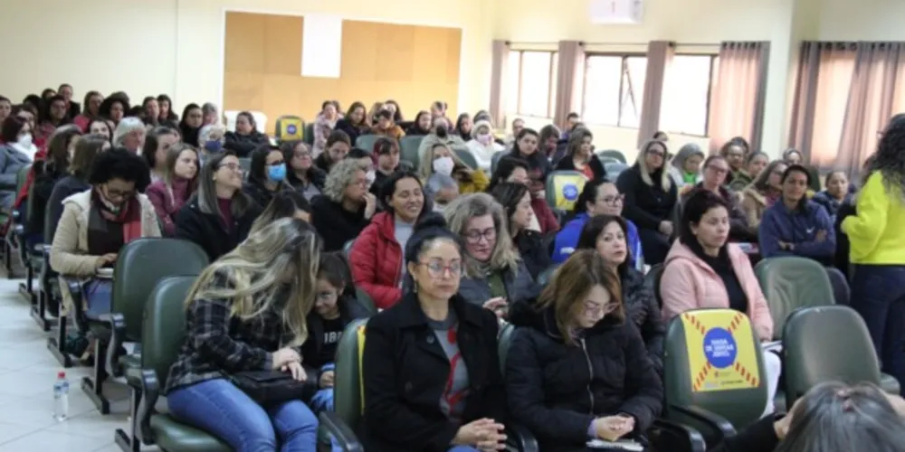 No lançamento online, foram abordadas questões de segurança, metodologias e detalhes sobre como funcionarão as formações para professores