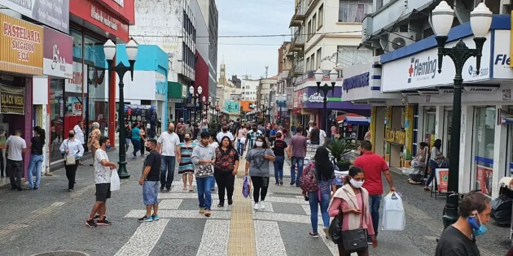 Perspectiva é de que as lojas de rua da cidade e dos shoppings registrem grande movimentação em busca de presentes para os pais