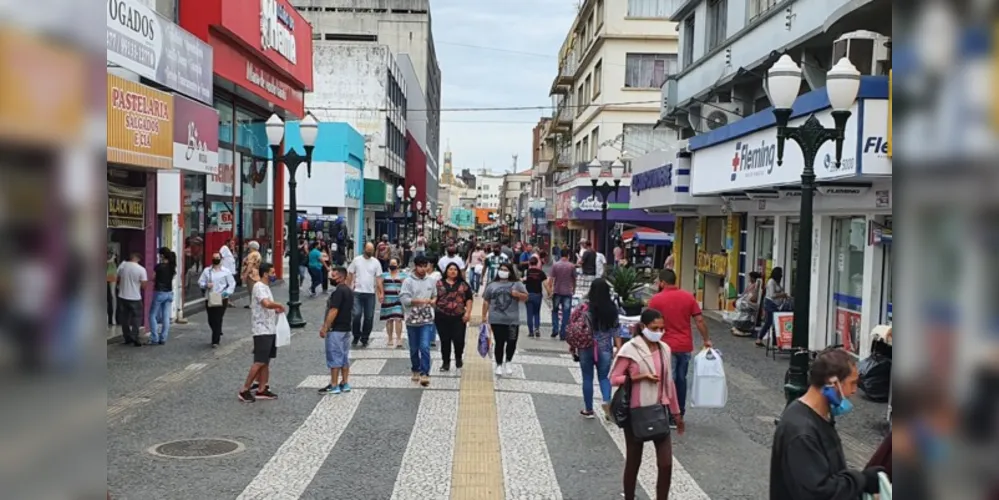 Perspectiva é de que as lojas de rua da cidade e dos shoppings registrem grande movimentação em busca de presentes para os pais