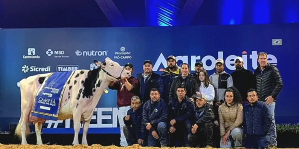 Ruivinha foi eleita a melhor vaca holandesa da variedade preta e branca da exposição e conquistou o título 'supremo'