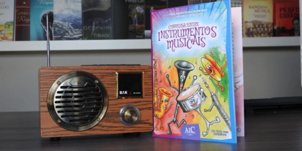 A obra narra de forma lúdica a trajetória desses grupos musicais, em especial na Banda Lyra dos Campos. O livro é de autoria do historiador Fábio Holzmann Maia e conta com ilustrações da professora e artista plástica Rossana Molleta