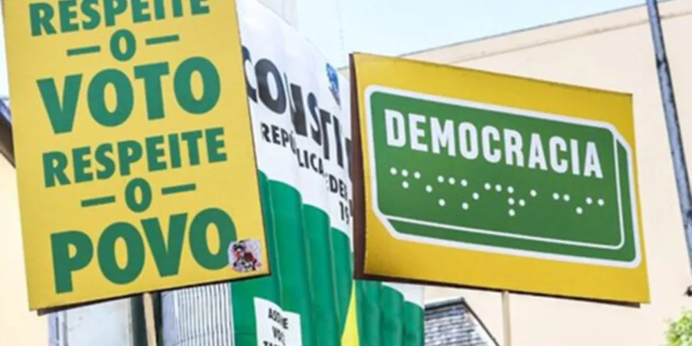 Maioria dos paranaenses apoiam a democracia.